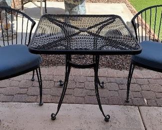 Patio Table w Chairs