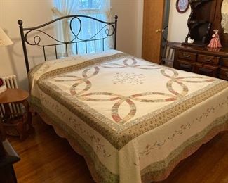 61 Queen bed  quilt