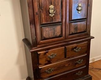 Armoire dresser