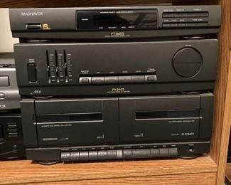 Magnavox stereo with speakers