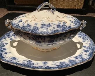 Burgess & Leigh, Burslem, semi porcelain “Vermont” tureen
