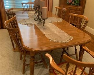 Super dining table with chairs and leaves just in time for the holidays!
