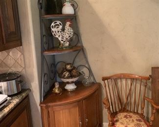 Corner hutch and kitchen decor
