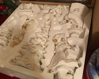 White Christmas figurines
