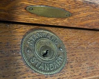 Beautiful American Quarter Sewn Golden Oak, also referred to as "Tiger Oak" roll top desk. Late 1880's or early 1900's manufactured by Standard Furniture Company.