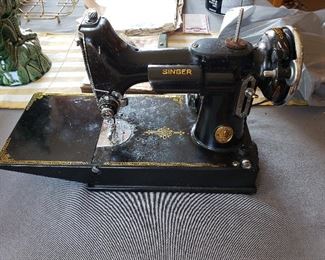 Singer Featherlight machine