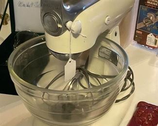 Vintage Kitchen Aid Mixer/Works!
