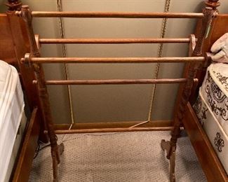 Twisted barley quilt rack