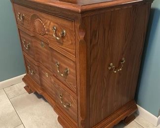 Pennsylvanian House three-drawer gentleman’s chest with side handles