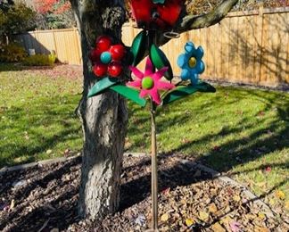 EEIEEIO recycled metal bird house