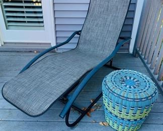 Homecrest Palisade Chaise Lounger.  Comes with a brand new chaise cover not shown