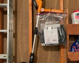 Like New Worx 20V Power Share 10” Cordless Grass Trimmer/Edger