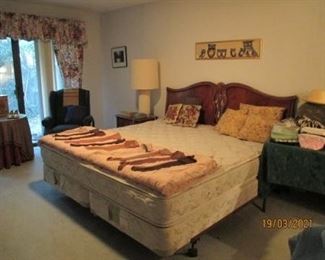 King size bed - Beautyrest mattresses