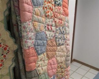 Beautiful full size hand stitiched quilt 