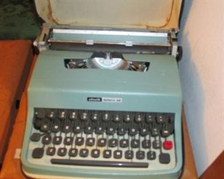 Portable typewriter
