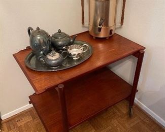Vintage Poul Hundevad Danish Modern teak rolling bar cart. The ingenious design allows you to slide the top shelf to the left, lift the bottom shelf, and add it to the top to create a double-wide serving tabletop surface.
