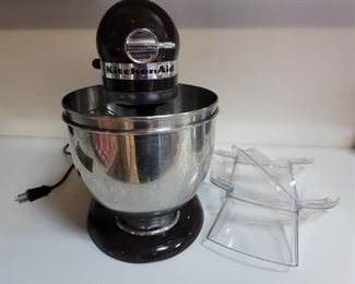 KitchenAid Artisan Stand Mixer w 2 Bowls & Attachments