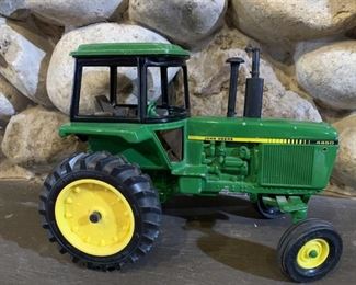 John Deere Metal Cast Iron Tractor Scale Model