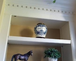 Maryland tobacco jar & other decor pieces