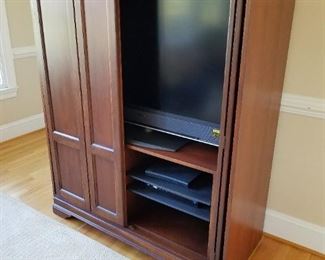 TV cabinet with flatscreen Sony TV. Older TV buts works perfectly