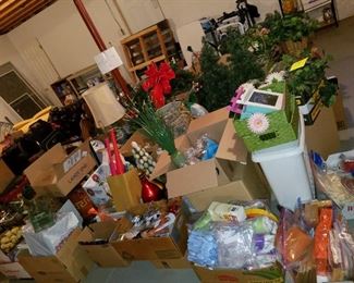 Christmas and holiday wreaths & decorations (basement pictures, nothing is staged yet)