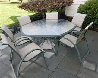 aluminum framed outdoor table and chairs