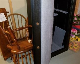 Continental g&n safe, empty. Buyer removes. 60.5 " Tall x 30" wide x 24" deep