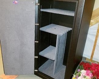 Continental g&n safe, empty. Buyer removes. 60.5 " Tall x 30" wide x 24" deep