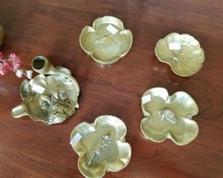 brass hunt themed ashtrays