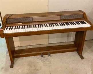 "Roland" Piano Plus 400 (1983)