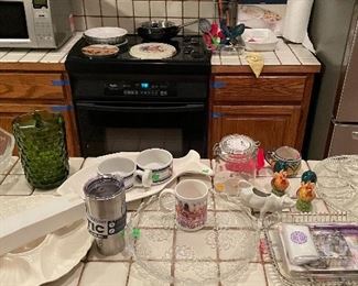 Assorted Kitchen Items