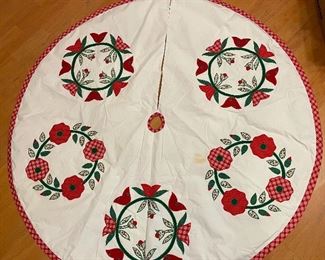 Hatten Christmas Tree Skirt