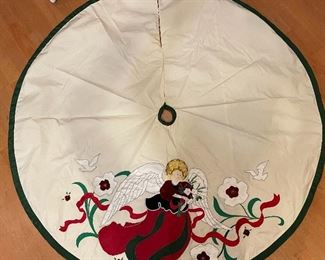 Hatten Christmas Tree Skirt