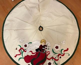 Hatten Christmas Tree Skirt