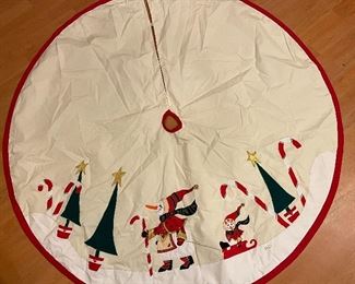 Hatten Christmas Tree Skirt
