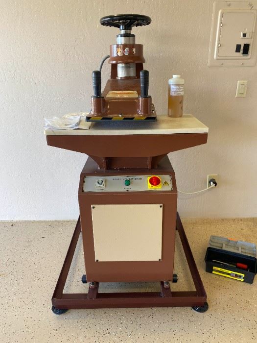 Hydraulic Swing Arm Cutting Machine