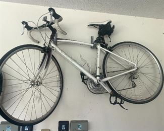 Women’s Bike, Specialized, The Gears are Shimano