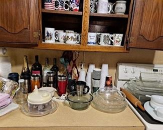 Mugs, kitchen items 