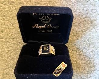 Vintage 14k gold and onyx ring