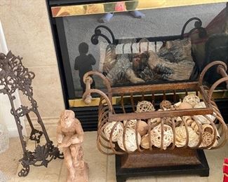 Large metal plate holder
Statue
Decor holder