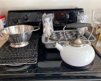 Baking racks
Metal strainer
Bakeware
2 Pillsbury doughboys
Chantal teapot