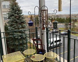 Metal tables
Metal shepards hooks
Bird feeders
Misc garden stakes, etc