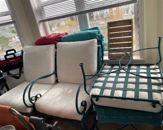 10 piece patio set
2 chairs
2 ottomans
6 cushions