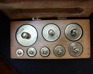 Balance scale weights