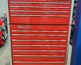 Snap-on rolling tool chest