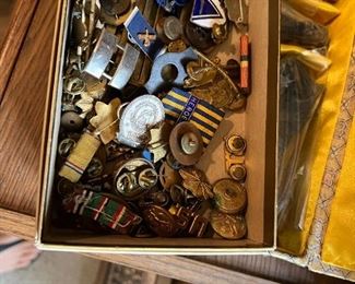 Lots of WWI and WWII army medals and insignia