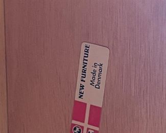 Mobler entertainment stand label