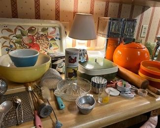 Lot's of vintage kitchen items