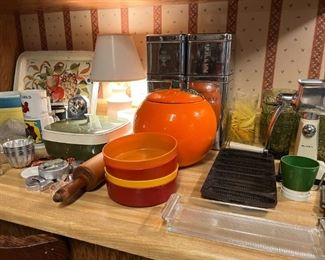 Vintage tuperware bowls