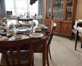 Dining table, 2 leaves, 6 chairs, Lovely china hutch